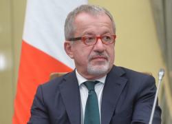 Addio a Roberto Maroni, morto l'ex ministro dell'Interno e segretario della Lega. Aveva 67 anni. Salvini: "Buon vento"