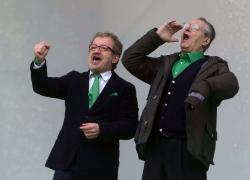 Chi era Roberto Maroni: una vita nella Lega Nord, dall'incontro con Bossi alla "mediazione" per un cdx più moderato
