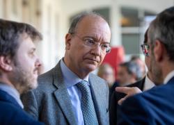 Scuola, il ministro dell’Istruzione Valditara sui giovani indisciplinati: “Evviva l’umiliazione davanti ai compagni, da lì nasce il riscatto”