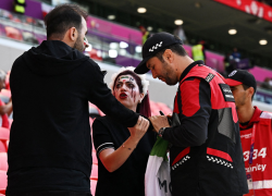 Qatar 2022, dal calcio alla politica: sequestrate le maglie per i diritti delle donne ai tifosi dell’Iran