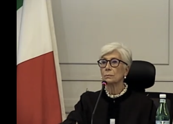 Obbligo vaccinale, sentenza della Corte Costituzionale, la Presidente della consulta toglie la parola all'avvocato Sinagra mentre parla - VIDEO