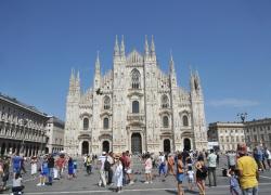 Milano, la "fabbrica del Duomo" tra navate, fregi e vetrate racconta la storia della città