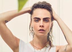 Cara Delevigne impartisce lezioni di sesso al femminile