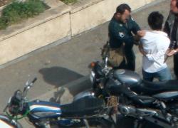 Polizia morale iraniana, come opera la forza istituita col compito di arrestare chi viola il codice di abbigliamento