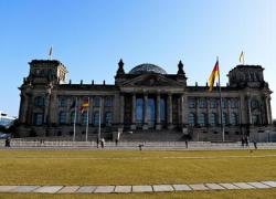 Germania, 25 terroristi arrestati: estremisti di destra armati nel Bundestag, "volevano prendere il potere"