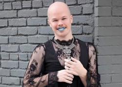 Usa, Samuel Brinton, responsabile Energia di Biden e attivista LGBT+, accusato di furto di una valigia in aeroporto