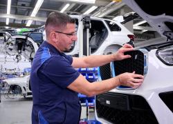 Il Gruppo BMW avvia la produzione di un modello a idrogeno