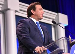 Covid Usa, vaccini mRNA e gestione pandemia: Corte Suprema in Florida autorizza commissione d'inchiesta promossa da DeSantis