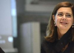 Berlusconi e la battuta alla festa del Monza, Boldrini: “Indegna”. Ma glissa su Panzeri e lady Soumahoro