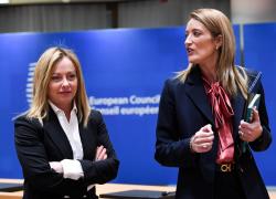 Meloni, pressing all'Ue su energia e migranti. E poi: "Summit ad hoc sui flussi"
