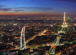 Parigi spegne le luci per risparmiare energia