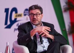 Manovra, Giorgetti conferma le modifiche: "Via norma Pos, pensioni minime a 600 euro per over 75"