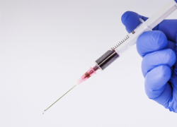 Needle spiking HIV, significato, traduzione, cosa fare: tutto sul fenomeno