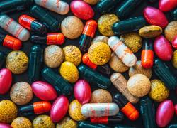 Corte Ue vieta pubblicità farmaci con promozioni: favoriscono un uso sregolato e irresponsabile
