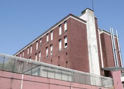 Milano, 7 detenuti scappano dal carcere minorile Beccaria, 3 ripresi. Incendi nelle celle, 4 agenti intossicati