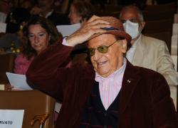 Renzo Arbore malattia, età, salute: come sta davvero il cantante - ULTIME NEWS