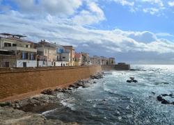 Alghero, operatore ecologico spara a due superiori alle gambe e poi si suicida: conto in sospeso di 150 euro