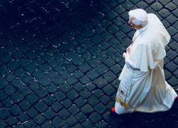 Papa Benedetto XVI, tutto il mondo in lacrime. In Costa Rica 4 giorni di lutto nazionale. Biden: "Ricordato come un rinomato teologo"