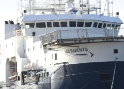 Geo Barents, l'ong attracca al porto di Taranto per lo sbarco di 85 migranti. È scontro col governo sul decreto
