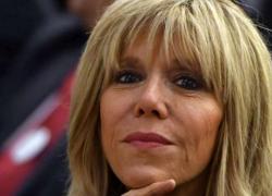 "Brigitte Macron è un trans", Candace Owens rilancia la tesi: "Ho le prove, minacce da parte di Macron e della 'moglie'"
