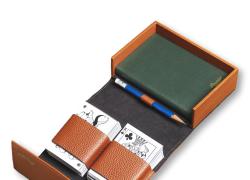 Pineider precorre i tempi e presenta l’elegante set di carte da gioco a Pitti Uomo