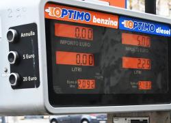 Benzina, terminato vertice Governo-GdF sui rincari: ipotesi norma su trasparenza nel mercato carburanti