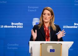 Qatargate, Metsola: "Dovevamo controllare di più. Taglio della pensione agli eurodeputati condannati"