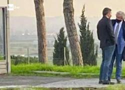 Incontro Renzi-Mancini, la versione della prof che filmò l’incontro all’autogrill: "Io estranea ad apparati spionistici"