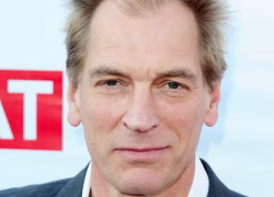 Addio a Julian Sands, morto l'attore degli horror anni '90. Fatale un’escursione in montagna. Rumor