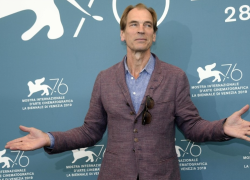 Julian Sands, chi è l'attore scomparso: moglie, età, figli, film dal Camera con vista a I Medici