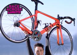 Race Across Limits, a Milano una raccolta fondi per i care-giver a cavallo delle smart bike