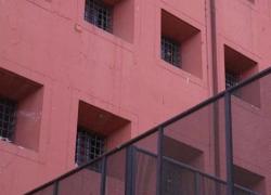Milano, carcere Beccaria: brucia materasso in cella e intossica 3 agenti 