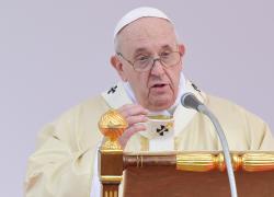 Bergoglio e il trionfo della religione del nulla: un abisso in confronto a Ratzinger