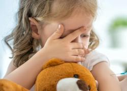 "Bambini con vaccino Covid più contagiosi di quelli senza", la ricerca secondo cui vaccinare se stessi per proteggere gli altri non funziona