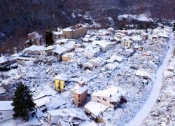 Amatrice sepolta dalla neve, il sindaco: “Situazione disastrosa”. Draghi diceva: “Lo Stato vi è vicino”