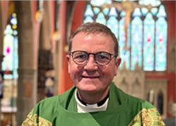 Vaticano, indagini sul presunto gay party con drag queen tenuto dal decano di Newcastle Michael McCoy durante il lockdown