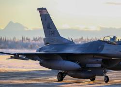 Ucraina, dopo i carri armati Zelensky ordina i caccia F16: Polonia e Olanda pronte all'invio