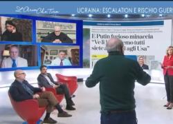 Roncone contro Vauro, lite in diretta. Il primo: "Lei è un po' fascista", la replica: "E lei è un co*lione" - VIDEO