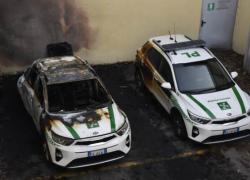 Auto polizia locale incendiate a Milano da molotov: indaga anche la Digos sulla pista anarchica