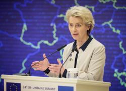 Protesta dei trattori, retromarcia dell'Ue, von der Leyen: "Sì ai pesticidi, nessun limite alle emissioni, incentivi e sussidi"; In Francia ok a sgravi sul diesel
