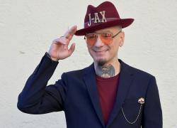 J-Ax, chi è: nome vero, età, carriera, canzoni, moglie, figlio e Instagram