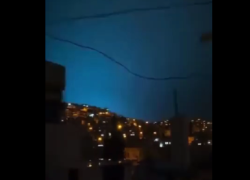 Terremoto in Turchia, insoliti lampi prima della scossa: luci telluriche o maltempo? - VIDEO