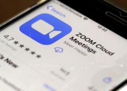 Zoom annuncia 1300 licenziamenti, circa il 15% della forza lavoro. Il titolo guadagna il 6% a Wall Street