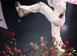 Blanco ha spaccato il palco a Sanremo e ha smesso di cantare: ecco cosa ha fatto - VIDEO
