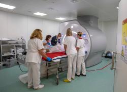 Medicina difensiva, 8 mln di tac e radiografie inutili: 1 su 5 non serve. Schillaci: “Bisogna razionalizzare”