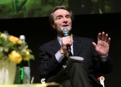 Chi è Attilio Fontana, il governatore riconfermato in Lombardia: dalla passione per il golf ai due matrimoni