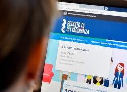 Rdc, l’Ue contro l’Italia: “Discrimina gli altri lavoratori europei”. Bocciato anche l’assegno unico di Draghi