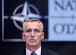 Ucraina, il diktat di Stoltenberg a Zelensky: “Kiev nella Nato solo dopo aver vinto la guerra”