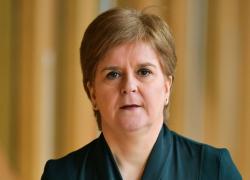 Nicola Sturgeon, arrestata e poi rilasciata l'ex premier scozzese per reati finanziari: 660mila sterline distratte dalle casse del suo partito