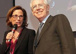 Aviaria, l'irriducibile Ilaria Capua genera allarmismo: "Subito vaccini per animali e persone"
